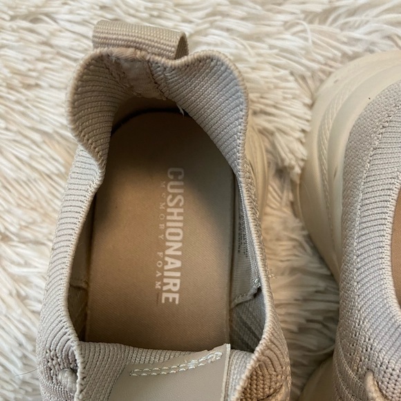 Tan lightweight tennis shoes, size 6.5 - Picture 6 of 8